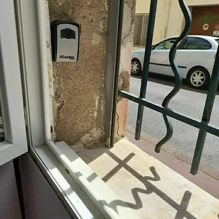Apartment Chambre De Bonne 8m2 10 Minutes A Pied De La Gare Saint-roch Montpellier